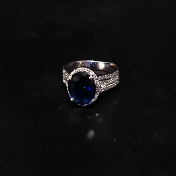 925 Silver Ring With premium quality of zircons Rhodium plated.