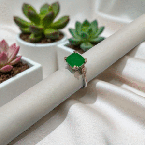 Exquisite Emerald & White Zircon Ring in 925S - Image 3